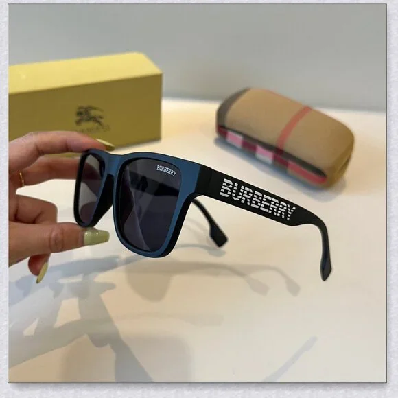 Burberry Black & Blue Square Sunglasses display picture 1